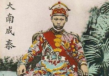 Vi vua nuoc Viet len ngoi ngay mung 2 Tet hinh anh