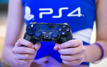 Hay nghi ve PlayStation 5 sap ra mat neu co y dinh mua PS4 luc nay hinh anh