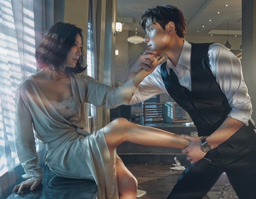 Vi sao phim 19+ ‘The gioi hon nhan’ danh bai ‘Tang lop Itaewon’? hinh anh