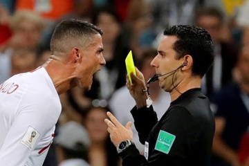 Do Duy Manh: 'Ronaldo va Messi phai chap nhan viec khong the vo dich' hinh anh