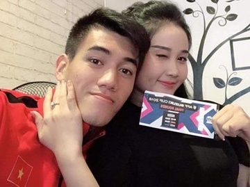 Hoi ban gai cau thu khoe ve VIP, den san My Dinh co vu tuyen Viet Nam hinh anh
