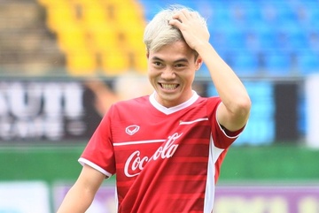 Van Toan va nhung cau thu Viet me Kpop, la fan cung cua G-Dragon hinh anh