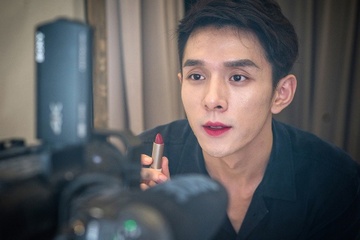 150 trieu dan Trung Quoc xem mot nguoi dan ong livestream ban son moi hinh anh