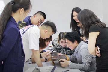 Gioi nha giau Trung Quoc chi tien hoc cach nhan biet hang fake hinh anh
