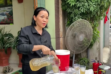 Nguoi dan Lai Da bat quat truoc cua nha don khach vieng Tong Bi thu hinh anh
