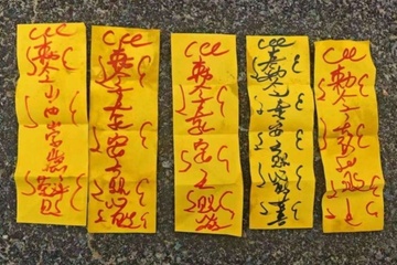 Doi bong Trung Quoc bi phat vi dan bua trong phong thay do cua doi thu hinh anh