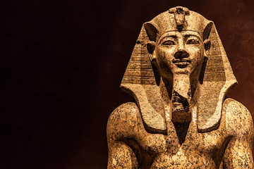 Ngoi mo chon cat Pharaoh dau tien nam o dau? hinh anh