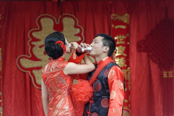 Khong 'cuoi truoc roi yeu', gioi tre Trung Quoc chiu ap luc hon nhan hinh anh