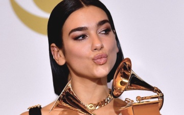 10 phong cach trang diem tham do dep nhat tai Grammy Awards 2019 hinh anh