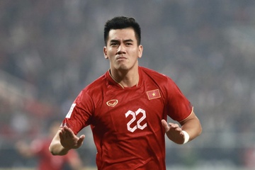 Tien Linh, Van Hau duoc vinh danh sau tran thang Indonesia hinh anh