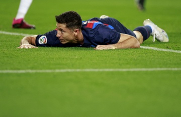 Lewandowski chua xung dang voi 45 trieu euro hinh anh