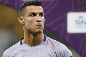 Ronaldo kiem bon tien khi Al Nassr bi ban hinh anh