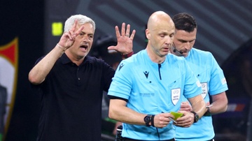 Mourinho bi UEFA buoc toi vi nhuc ma trong tai hinh anh