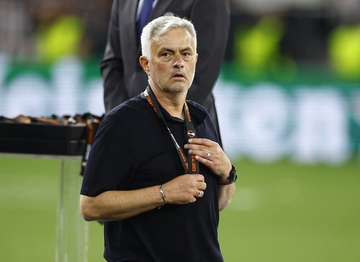 Mourinho tra gia dat hinh anh