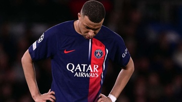 Mbappe bi cong kich hinh anh