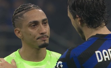 Cam xuc trai nguoc trong ngay Inter quat nga Barca hinh anh