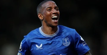 Ashley Young sắp thất nghiệp ở tuổi 39