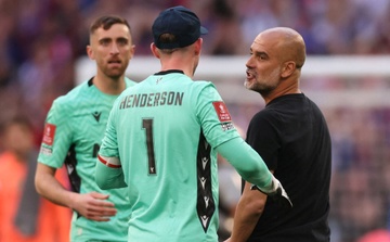 Guardiola tuc gian voi Henderson hinh anh