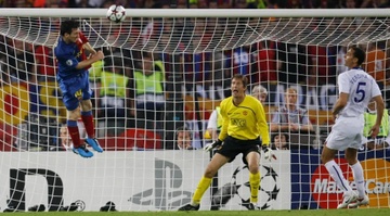 Messi chon cu danh dau tung luoi MU la ban thang de doi hinh anh