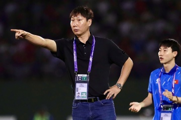 Tuyen Viet Nam lui ngay tap trung, 'do tham' Malaysia hinh anh