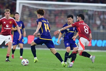 Hoàng Đức cho Bruno Fernandes 'hít khói'