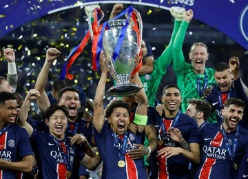 PSG pha ky luc tien thuong Champions League hinh anh