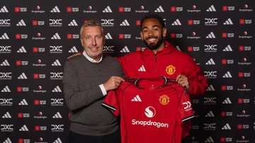 Manchester United công bố tân binh đầu tiên