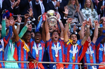 Quyet dinh chua tung co cua UEFA hinh anh