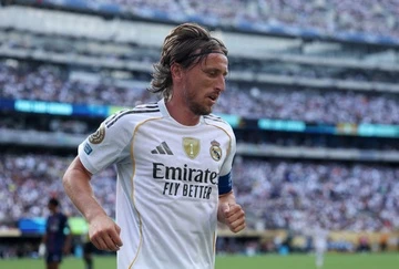 Modric có bến đỗ mới
