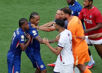 Sao Chelsea tuc gian khi bi HLV Enrique bop co hinh anh