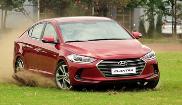 Hyundai Elantra 2016 - doi thu moi cua Mazda 3 o Viet Nam hinh anh