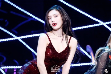 Than hinh dong ho cat cua Joy hinh anh