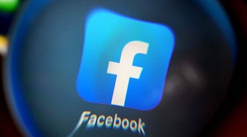 Nhan vien Facebook len theo doi phu nu hinh anh