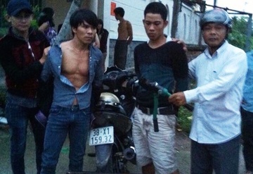 Hai ten trom chay Exciter cam kim sat chong tra 'hiep si' hinh anh