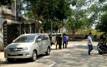 Hai nha dan o Sai Gon bi trom 1,5 ty dong trong dem hinh anh