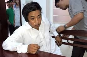 Ke giet vo, con can bo huyen bi khoi to hai toi hinh anh
