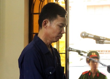 Chong dam vo tu vong vi khong duoc om luc ngu hinh anh