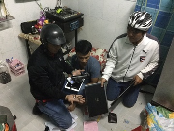 'Hiep si' cho 2 nghi can chuyen pha khoa trom xe may giao cong an hinh anh