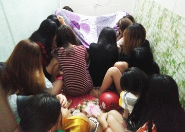 Bat qua tang nhan vien massage ban dam cho khach gia 1 trieu hinh anh