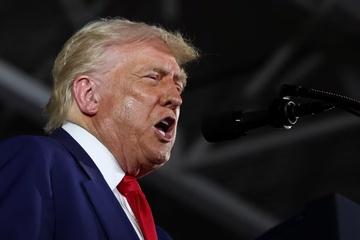 Ông Trump đổ lỗi cho ông Biden khi kinh tế Mỹ chững lại