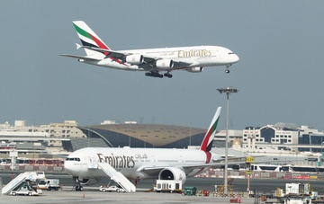 Hãng bay Emirates thưởng nhân viên 6 tháng lương sau năm lãi 'khủng'
