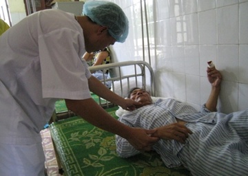 Giay phut hang tan be tong de chet 4 nguoi hinh anh