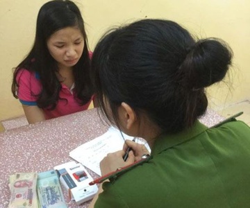 Co gai 9X gia can bo ngan hang de lua dao hinh anh