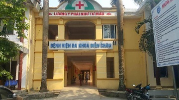 Nguoi nha benh nhan say ruou gay su voi bac si khoa cap cuu hinh anh
