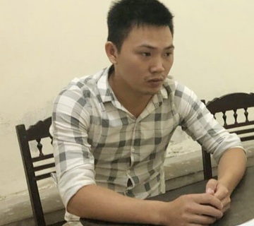 Nguoi phu nu di xe dap bi 9X giat tui xach hinh anh