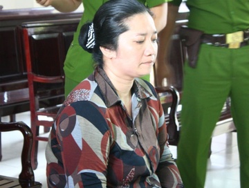 Vo bi thu xa giet nguoi de xu no lanh lung truoc toa hinh anh