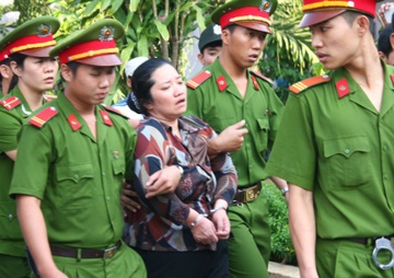 Nhan an tu hinh, vo nguyen bi thu xa ngat xiu tai toa hinh anh