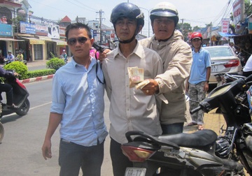 Bat ke dung tien gia lua nguoi tan tat ban ve so hinh anh