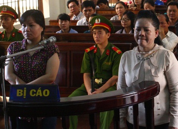 Tham o hon 7 ty, nu thuong uy cong an lanh an 20 nam tu hinh anh