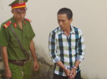 Chu xuong go giam cong nhan nhu tu binh linh 25 thang tu hinh anh